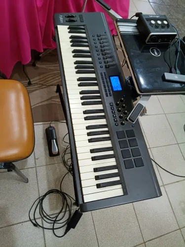 Vendo controlador m áudio axiom 61 