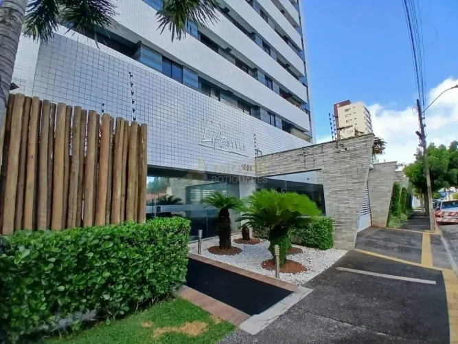 Lindo apartamento mobiliado, 2 quartos, andar alto, lado sombra, localizado no bairro de L