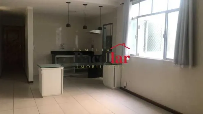 Apartamento : / Residencial / Freguesia (Ilha do Governador)