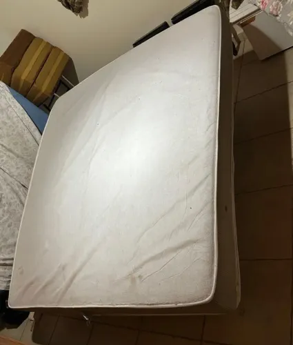 Cama King com colchão completa