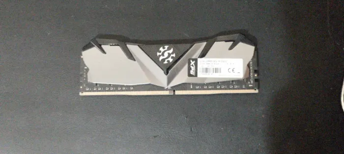 Memória RAM XPG 8GB DDR4 a 2666MHz