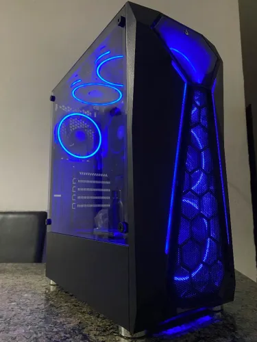 Gabinete c/ 6 fans ARGB e fonte Gigabyte 550W