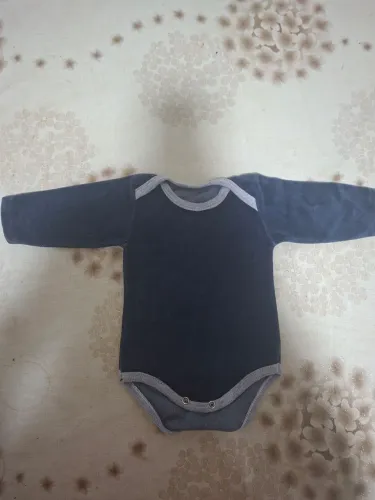 Vendo roupas de bebê menino tamanho p e m 66 peças ninho redutor e cadeirinha de papa 