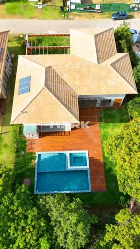 CASA NO CONDOMÍNIO PRAIA BELA COM 6 SUITES