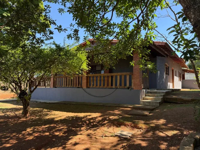 Chácara Recém-Reformada com Piscina nas Chácaras Fernão Dias em Atibaia