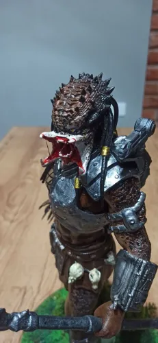 Predador (Com troca de rosto) Miniatura com 35cm Escala 1/6 - Pintura Manual