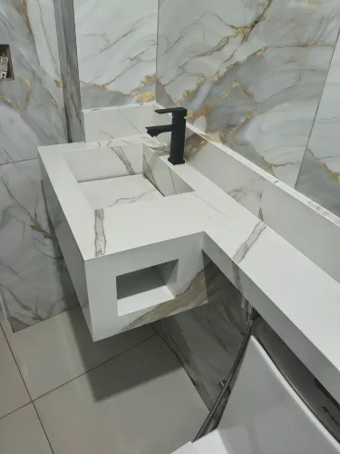 Lavatórios e balcão escupido