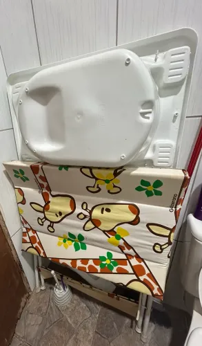 Banheira de bebê com suporte em ótimo condições 