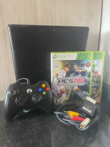 Xbox 360 Slim + 2 jogos