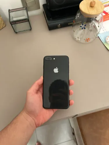 iPhone 8 Plus 