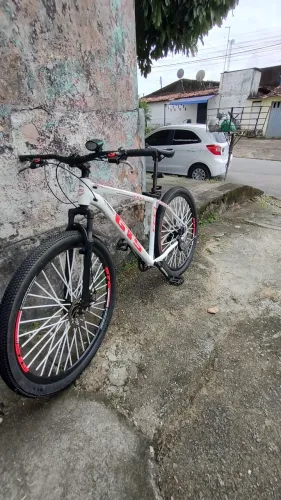 Vendo ou troco bike GTS ano 29 em iPhone