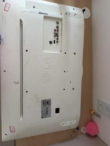 Tv LG com tela quebrada para venda de peças 