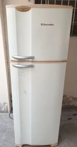 Vendo Geladeira Electrolux
