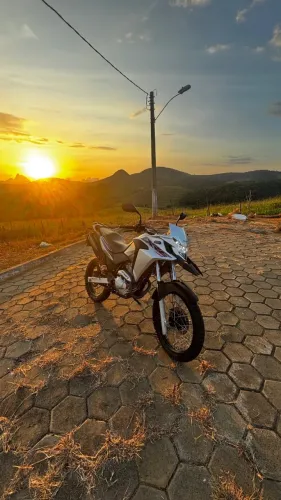 Xre em ótimo estado , segundo dono , moto muito conservada e totalmente original