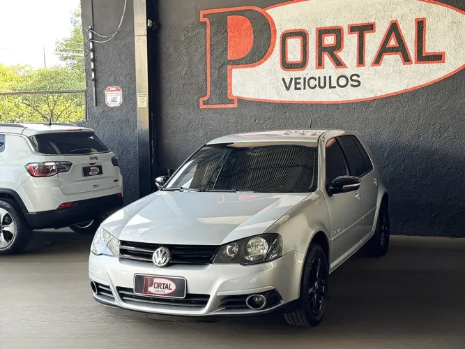 Volkswagen Golf 1.6 MI Total Flex 8V 4P 2013