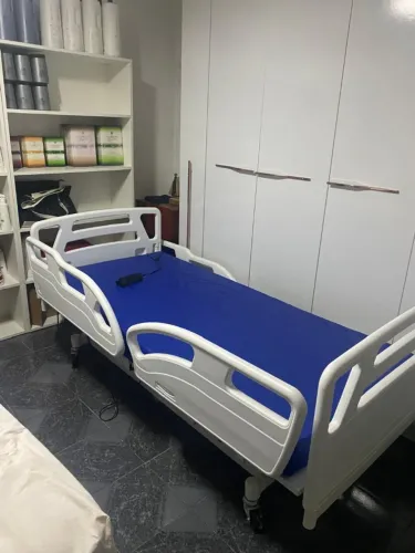 Vendo Cama Hospitalar Elétrica- semi nova em perfeitas condições