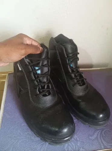Bota de segurança.