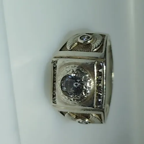 Anel de grife KPD timbrado 950 diamante legítimos naturais Uma peça exclusiva.