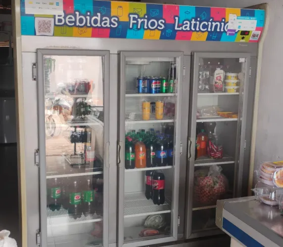 Expositor 3 portas FRICON (BEM CONSERVADO) maiores informações *