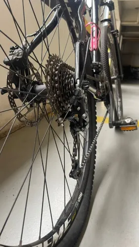 Bike Oggi 7.2 Aro 29 - Completa Deore - Suspensão RockShok Ótimo Estado - Oportunidade