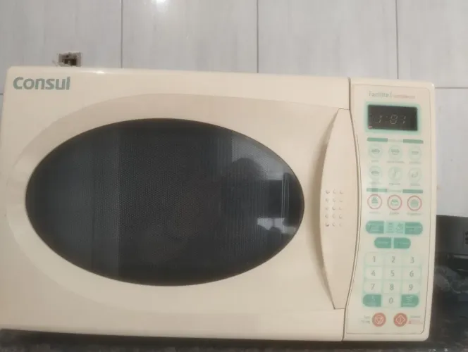 Microondas Consul facilite semi novo sem marcas de uso ou ferrugem perfeito 