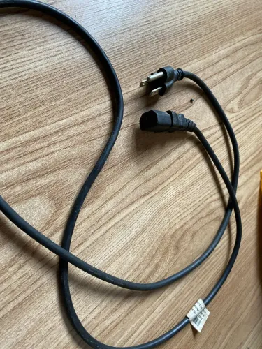 Vendo cabo de força tripolar com conector IEC C13