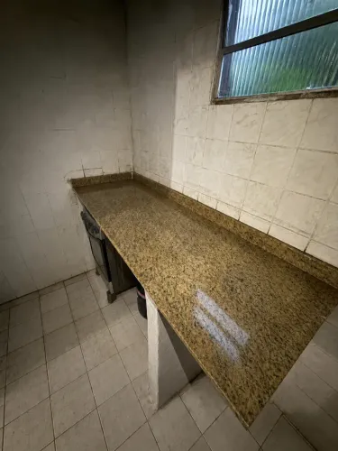 Tampo de granito amarelo ornamental