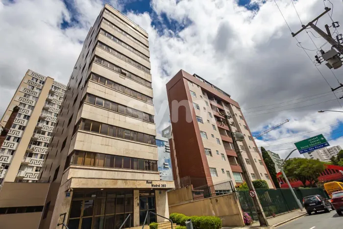 Excelente sala comercial no Centro Cívico!