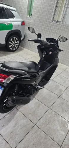 Moto bem conservada e baixo km