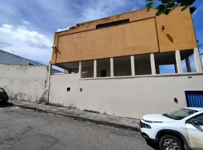 Prédio Comercial Novo Glória .......