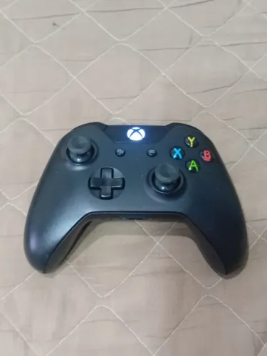 Controle Preto de Xbox one, S, X, Series S e X!! Possui entrada de Fone P2!!