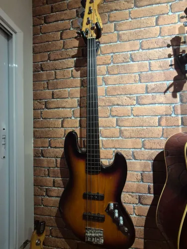 Contrabaixo Squier Fretless