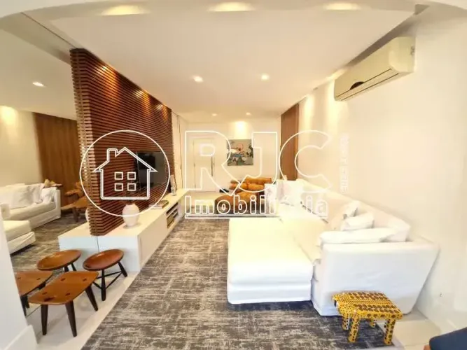 Linda cobertura linear com 136 metros quadrados com 3 quartos na Tijuca - Rio de Janeiro -