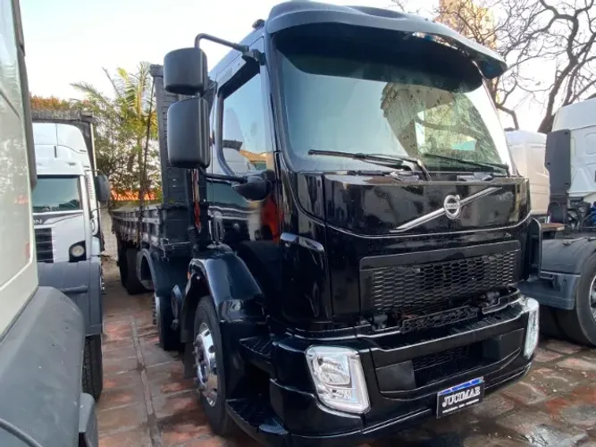VOLVO VM 330 8x2 2017 CARROCERIA 9,20C 2,50L