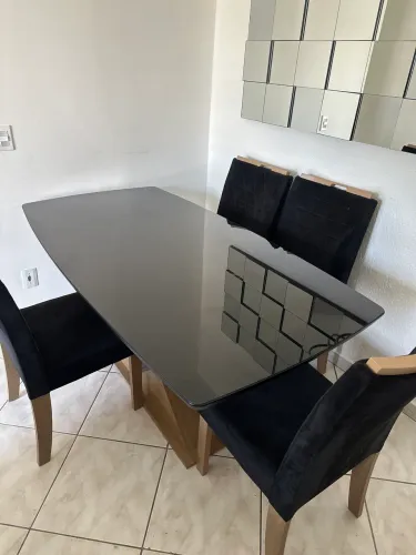 Mesa de vidro Acompanhada 6 cadeira