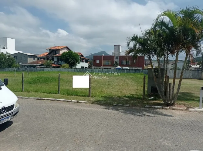 ? Terreno exclusivo no Condomínio Mona Lisa - Vargem Grande