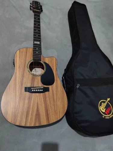 Vendo Violão com cordas de aço Giannini EXCELENTE