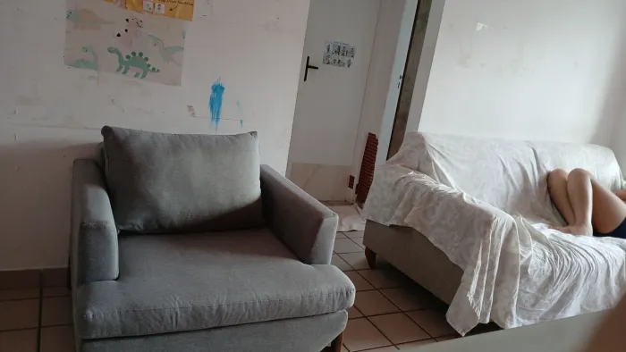 Cadeira conservada e limpa e lavada 