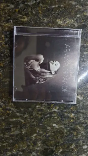 CD ariana grande Yours truly