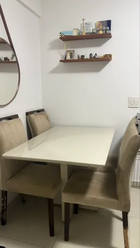 Mesa de jantar + 4 cadeiras