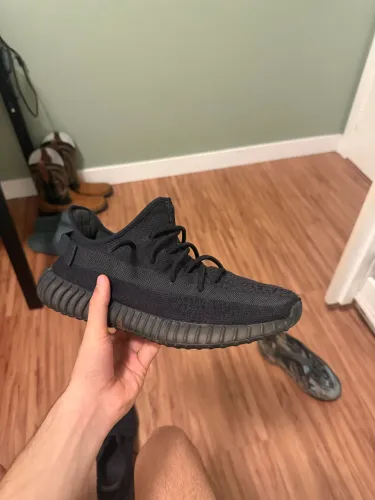 Yeezy Onyx 41/42