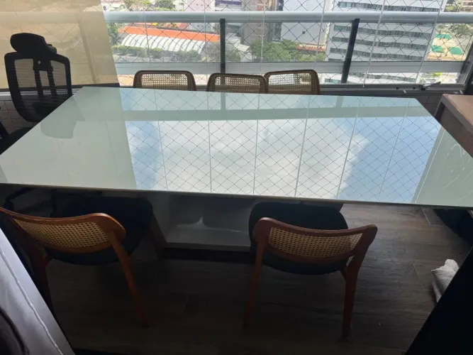 Mesa de jantar de vidro com 7 cadeiras