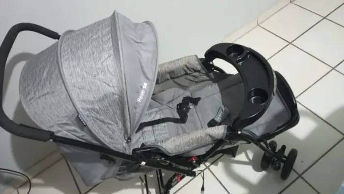 Carrinho de bebe cosco semi usado