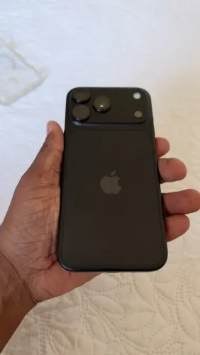 Vendo iPhone 18 pro Max black