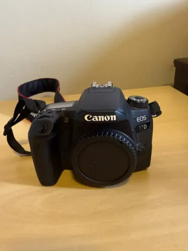 Kit Câmera Profissional Canon EOS 77D + Lentes + Microfone