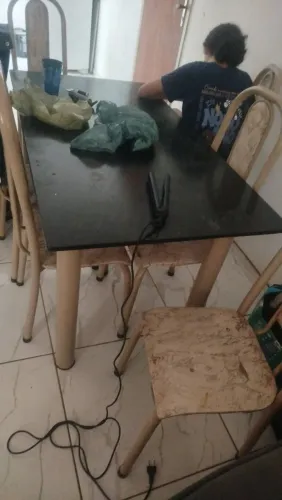 Mesa de sala com 6 cadeiras
