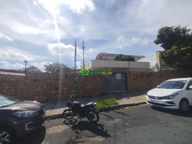 CASA NO BAIRRO CABRAL.