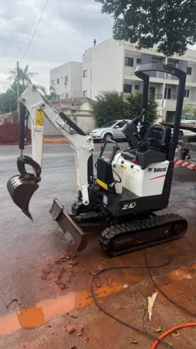 Mini escavadeira bobcat e10