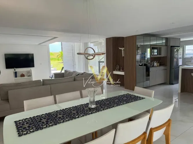 Casa de Alto Padrão em Alphaville 4 Suítes, 384m², Área Gourmet, Piscina, Energia Solar e