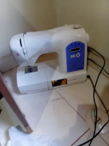 Máquina de costura singer